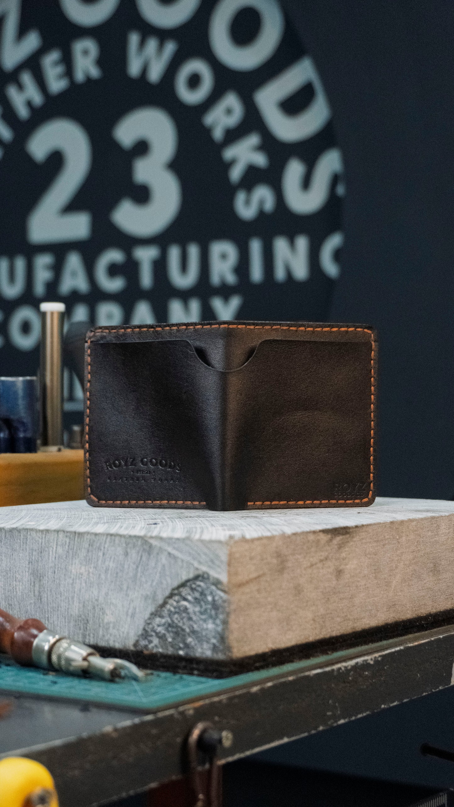 BIFOLD VEG TAN BLACK Custom
