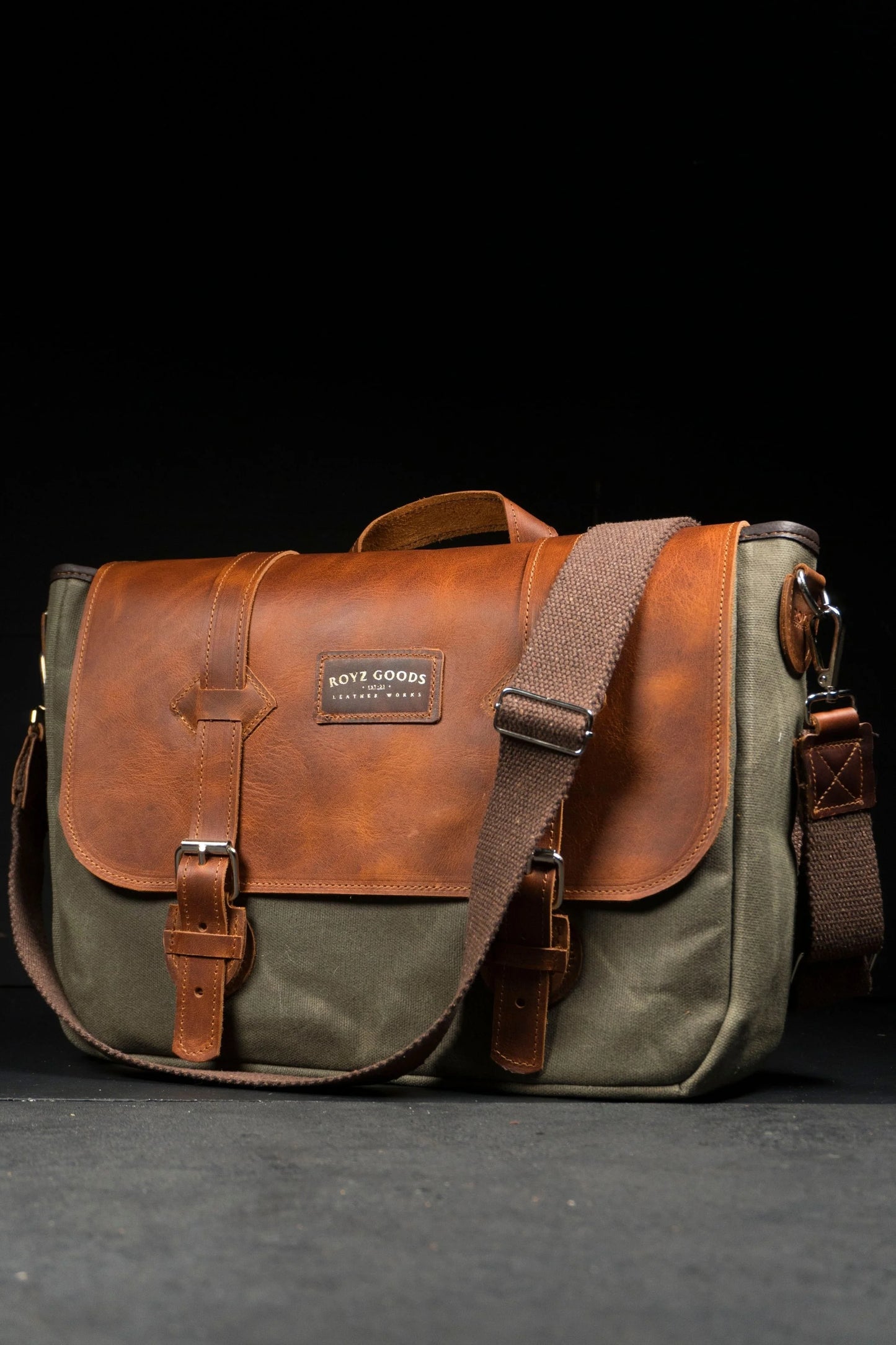MESSENGER BAG GREEN