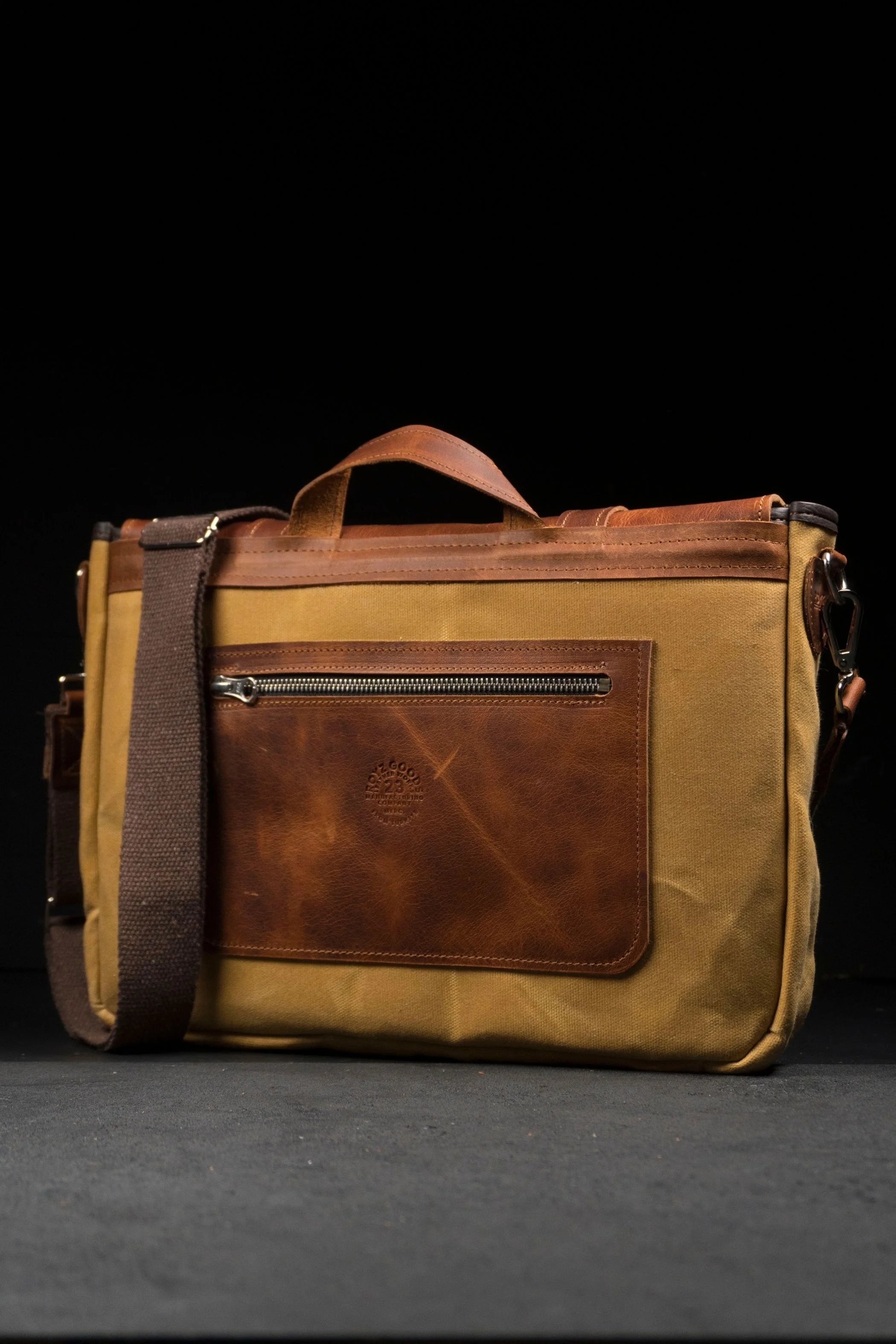 MESSENGER BAG