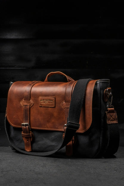 MESSENGER BAG BLACK