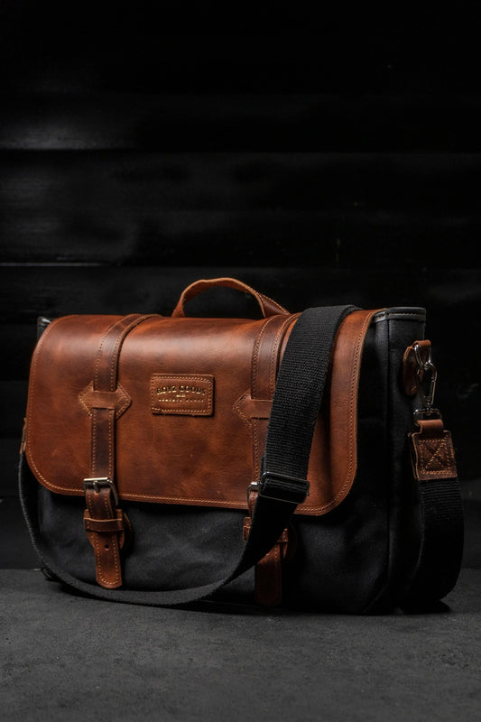 MESSENGER BAG BLACK