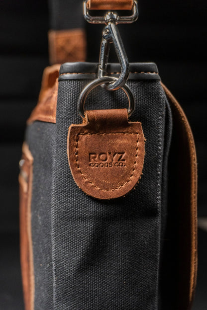 MESSENGER BAG BLACK