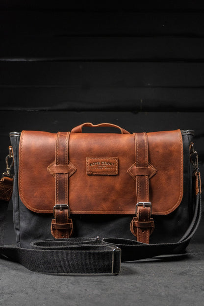 MESSENGER BAG BLACK