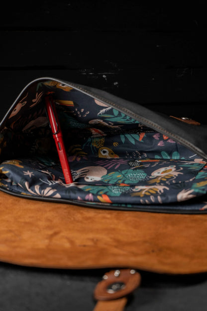MESSENGER BAG BLACK